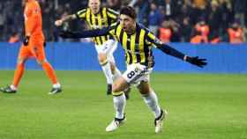 Ozan Tufan con el Fenerbahçe (@Ozan)