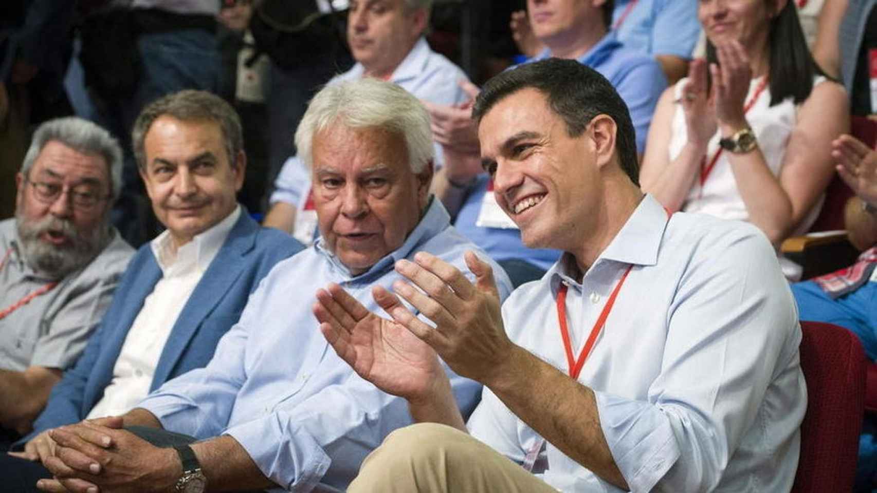 Sánchez, con González y Zapatero.