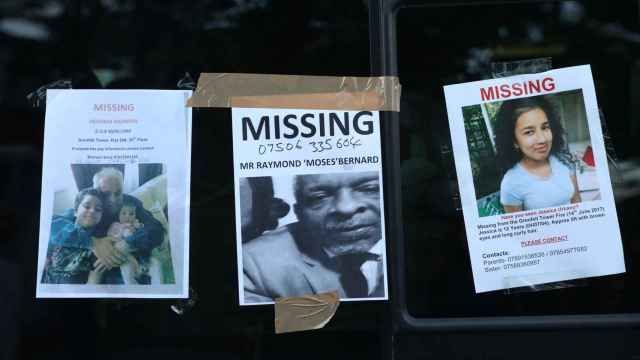 Imagen de los carteles de desaparecidos que han colgados los familiares.