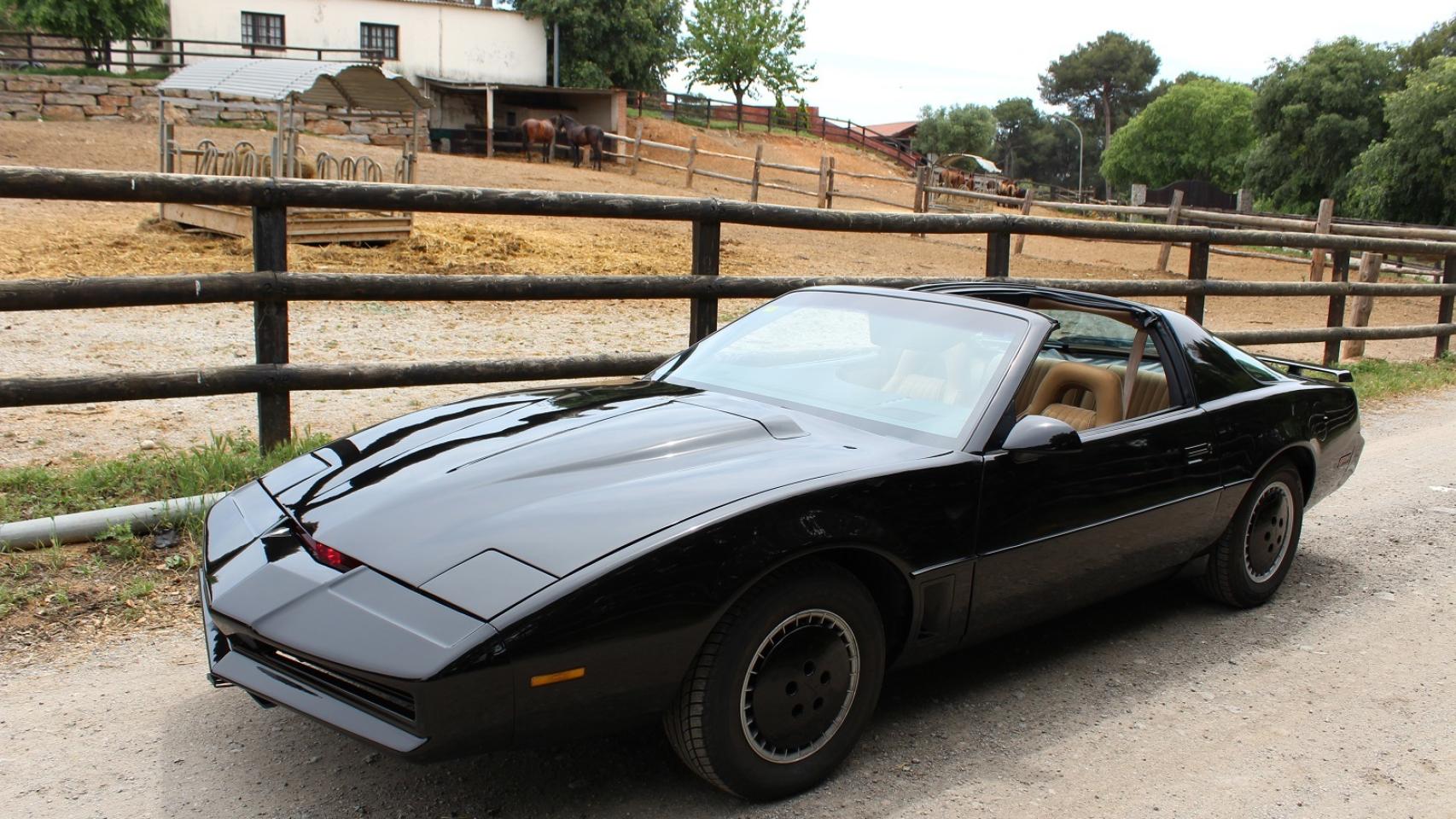 Michael, el 'loco' por el Coche Fantástico que lo ha replicado en Sabadell