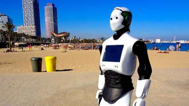 Imagen de REEM, uno de los bípedos inteligentes que crea PAL-Robotics desde Barcelona.