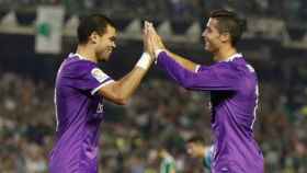 Pepe y Cristiano celebran un gol