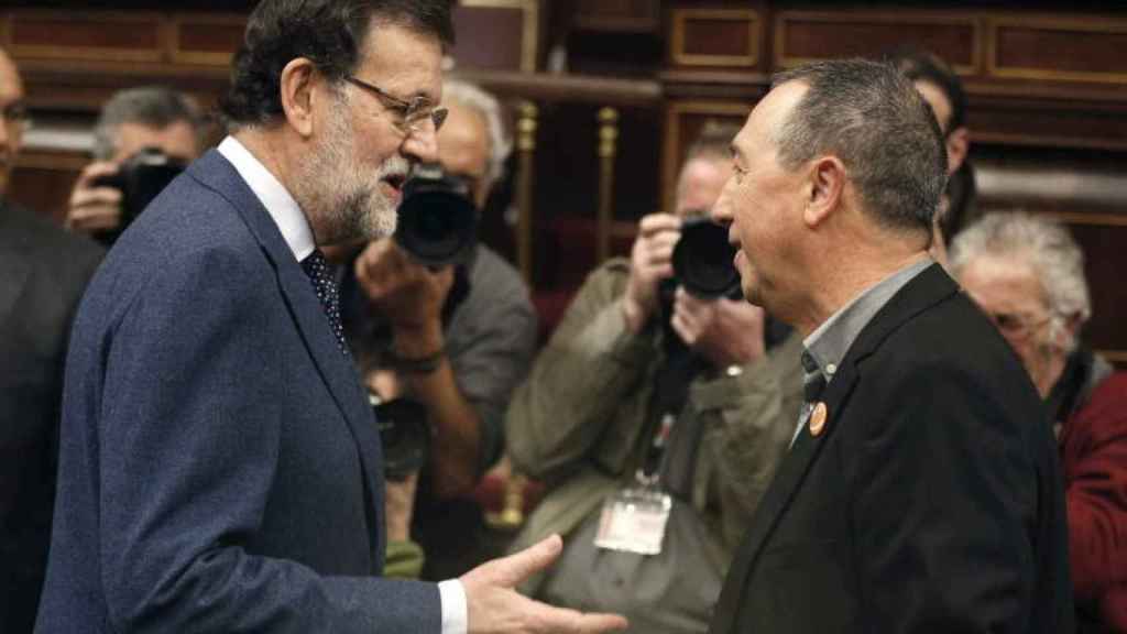 El portavoz de Compromís en el Congreso, Joan Baldoví, con Mariano Rajoy.