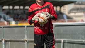 Carla Moolenaar tiene doce años y juega al fútbol desde hace años; la próxima temporada se va al Sporting de Gijón.