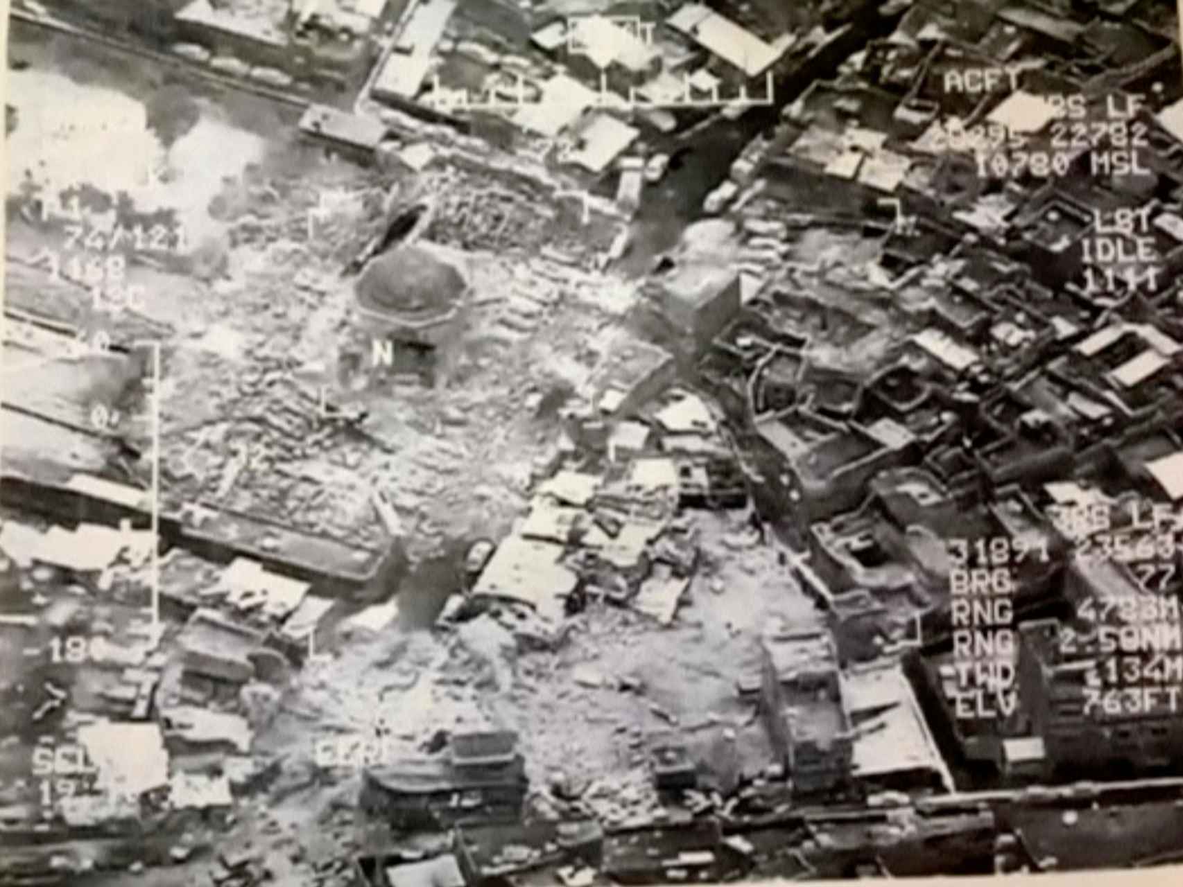 Imagen aérea de la destrucción de la mezquita distribuida por el Ejército de Irak