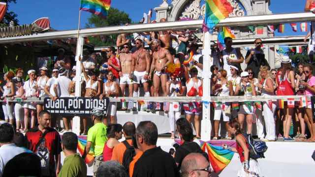 Una de las ya tradicionales carrozas que desfilan por el Orgullo Gay de Madrid.