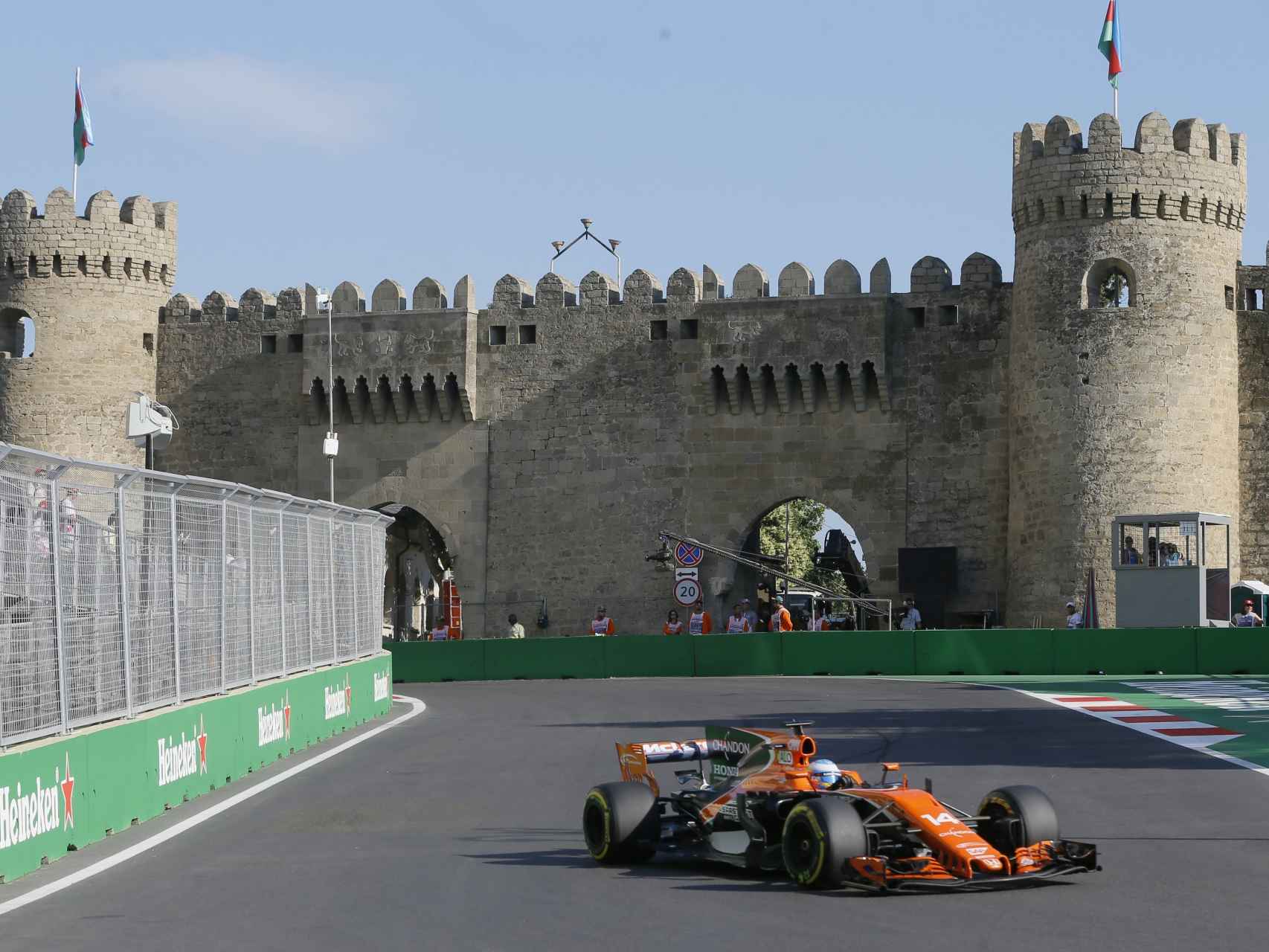 Fernando Alonso, durante el GP de Azerbaiyán en el circuito urbano de Bakú.