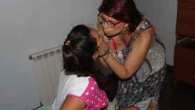 Cristina Urbano ha conseguido que un juez apruebe la histercetomía simple para su hija Elia, que es autista
