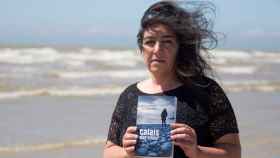 Béatrice Huret con el libro 'Calais mon amour'