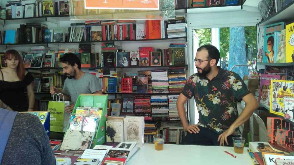 El investigador y escritor Félix Blanco en la Feria del Libro, con Los escritores plagiaristas.