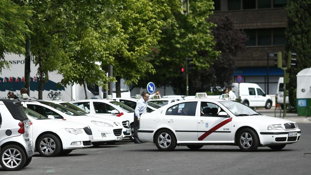 Una parada de taxis.
