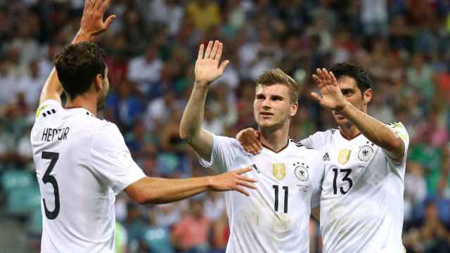 Héctor, Werner y Stindl celebran el tercer gol de Alemania.