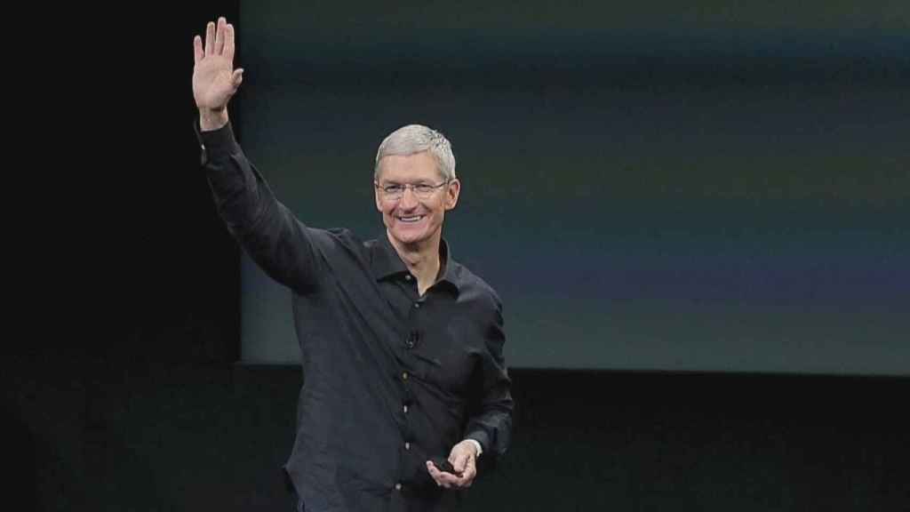 Tim Cook es CEO DE Apple.