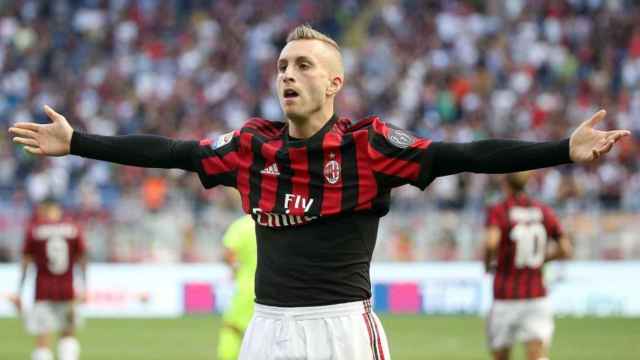 Deulofeu celebra un gol con el Milan.