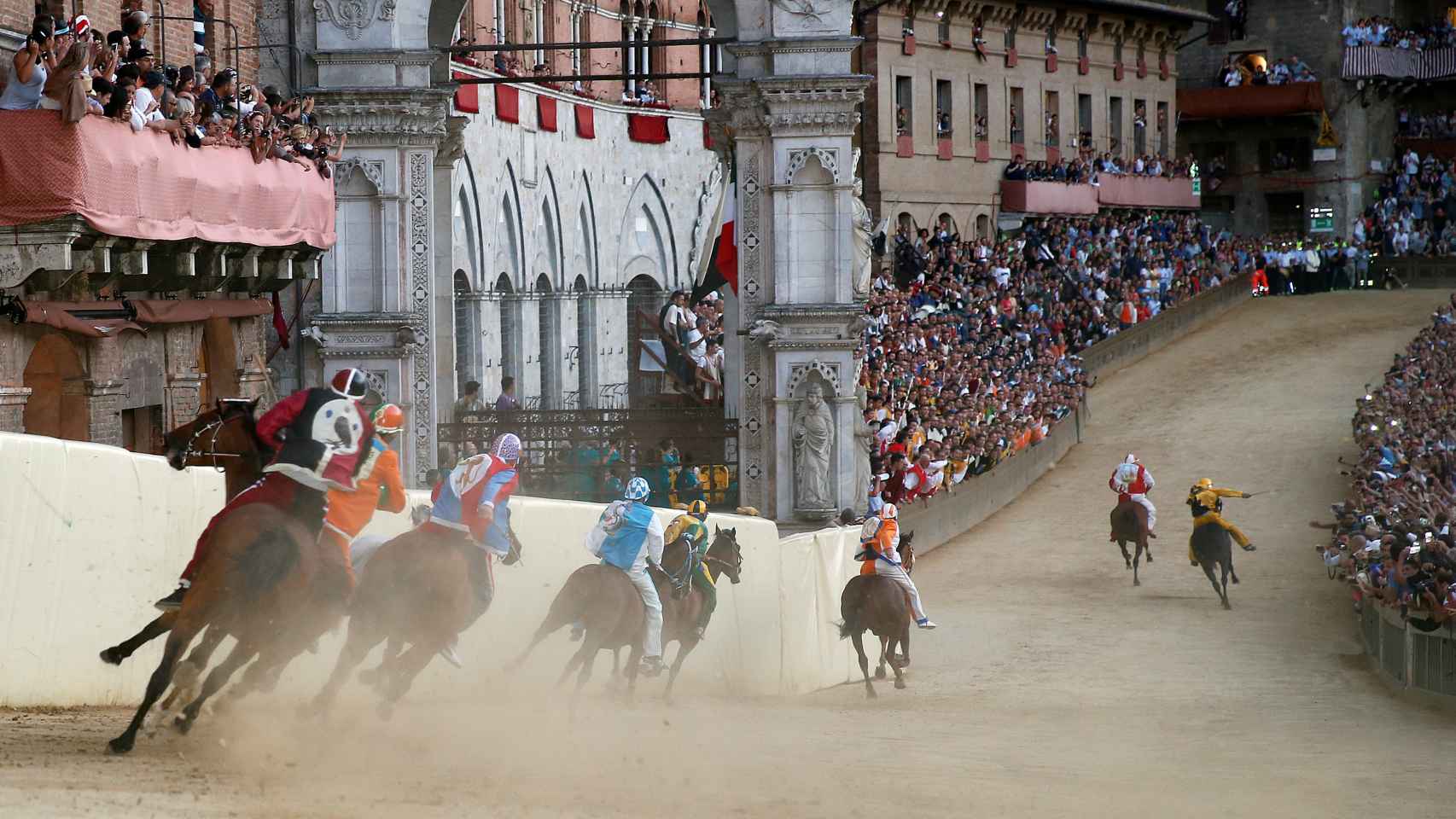 La carrera es el acontecimiento del año en Siena desde tiempos de la Edad Media / Reuters