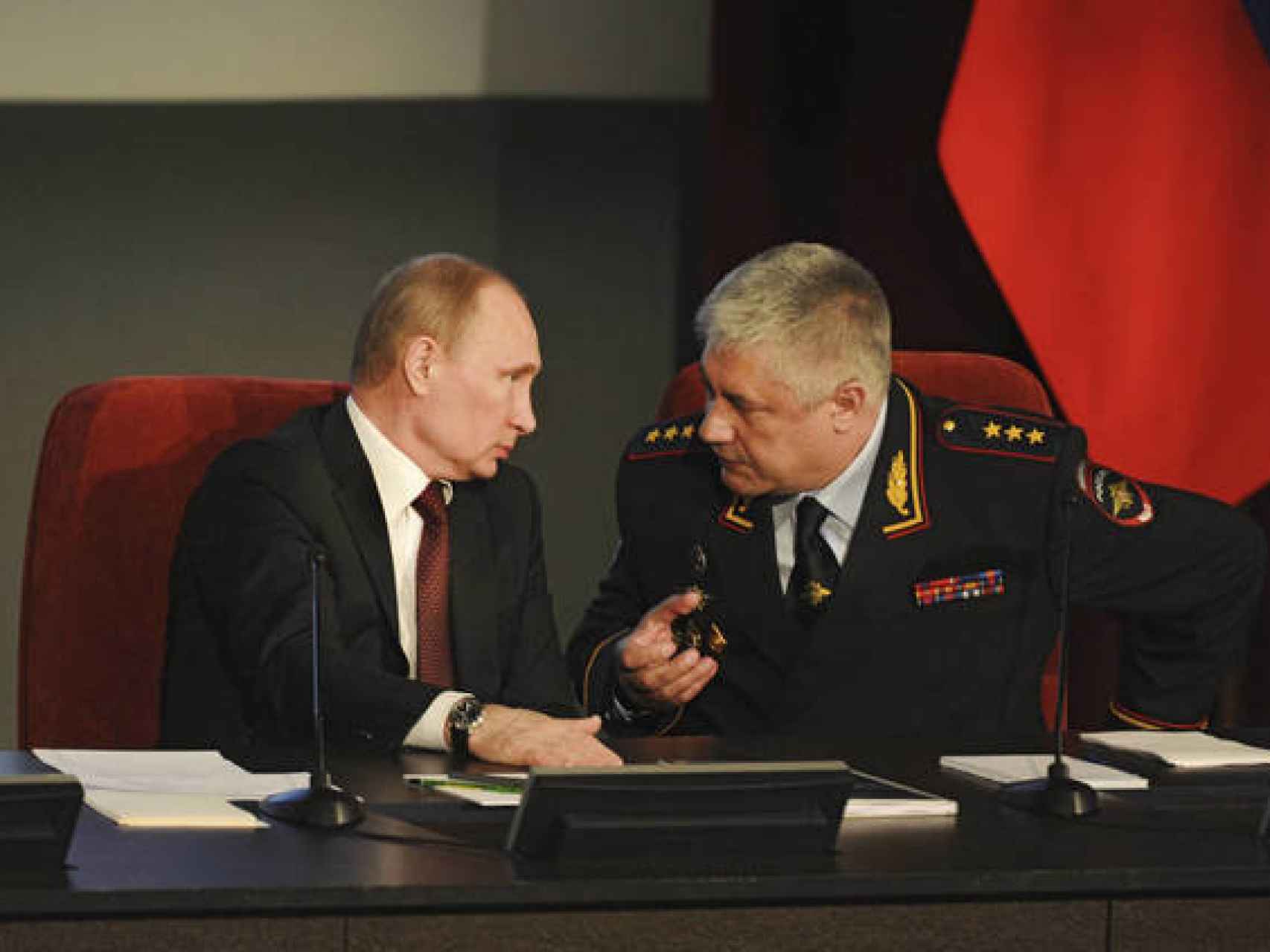 Vladimir Putin con su ministro del Interior, Vladimir Kolokoltsev.