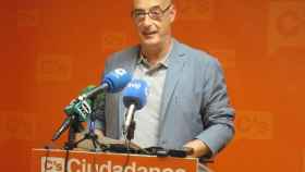 Félix Álvarez durante una rueda de prensa en Ciudadanos Cantabria.