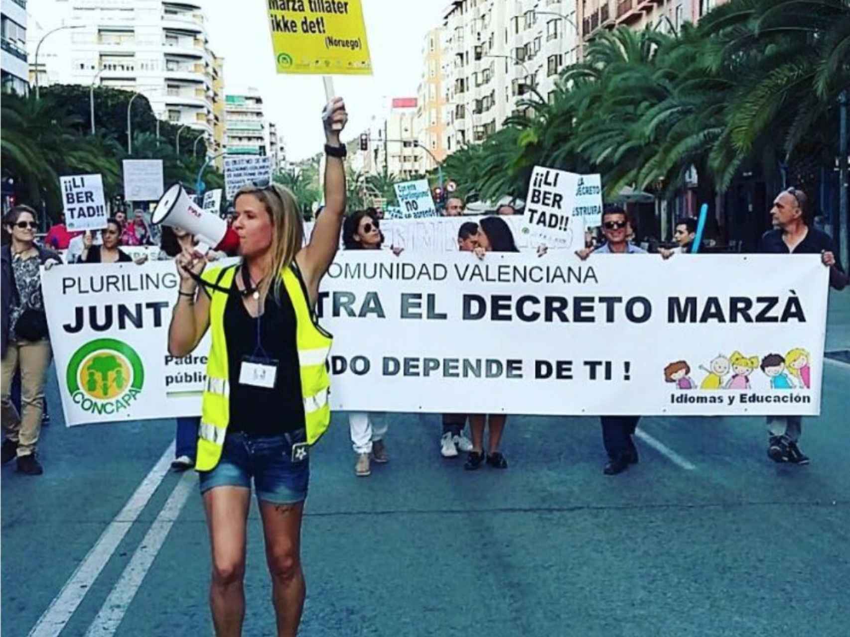 Kristin durante una manifestación en favor del derecho a estudiar en español en Alicante