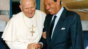 Joaquín Navarro-Valls en una imagen de archivo, con Juan Pablo II.