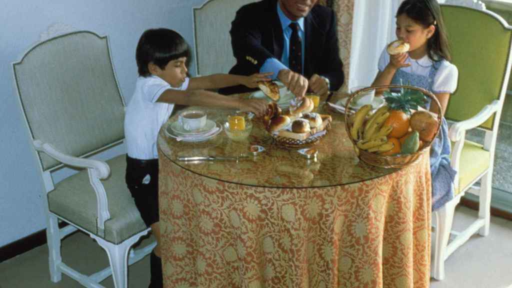 Julio Iglesias con sus hijos Chabeli y Enrique.