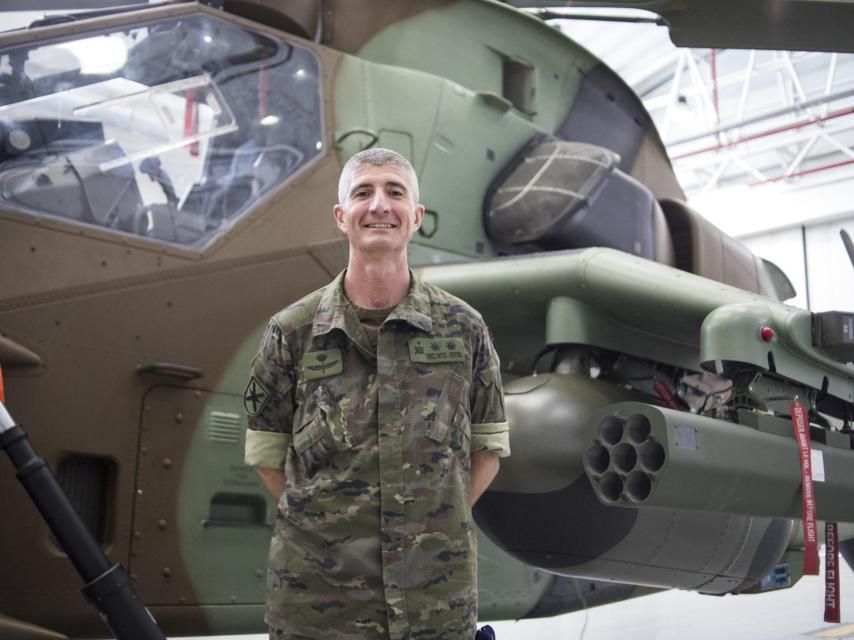 El Capitán Santiago Fernández Ortiz-Repiso era el piloto del helicóptero 'señuelo'. Si los marroquíes disparaban, mejor que fuese contra nosotros.