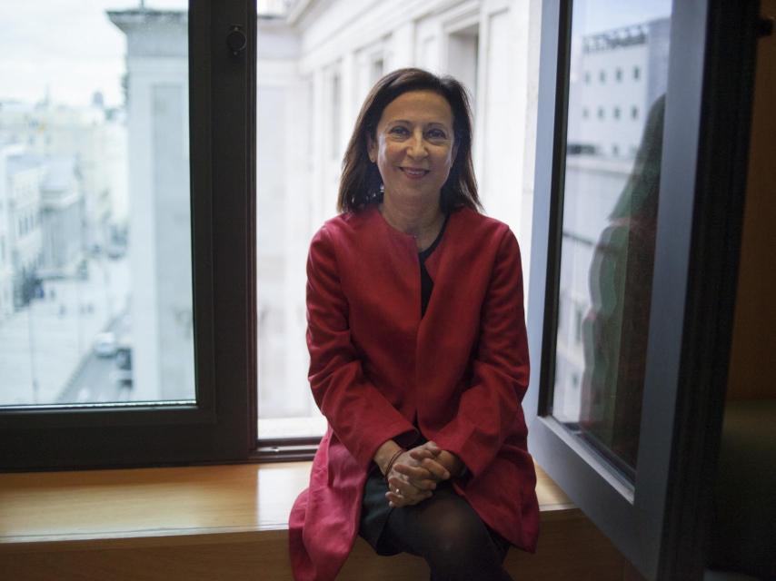 Para Margarita Robles, Puigdemont está llevando a Cataluña al abismo.