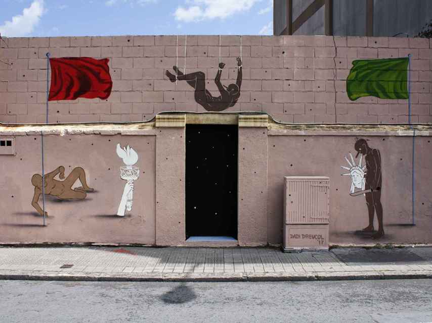 El artista urbano denuncia un plan urbanístico en Deusto.