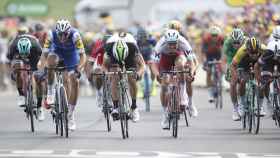 El ajustadísimo sprint de la séptima etapa del Tour.