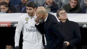 Zidane da instrucciones a Morata durante un encuentro de la pasada temporada.