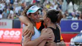 Cata Tenorio y Marta Marrero emocionadas tras su triunfo.