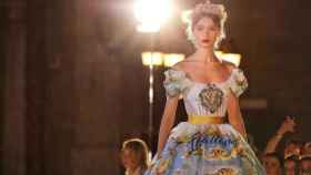 Una de las primeras salidas de la Alta Moda de Dolce & Gabbana. | Foto: Instagram D&G.