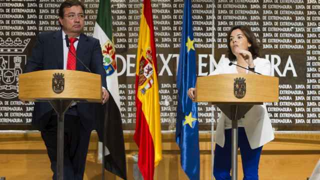 Santamaría, de visita institucional a Extremadura, junto al presidente de la Junta.