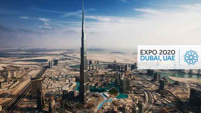 Uno de los carteles anunciadores de la Expo de Dubai.