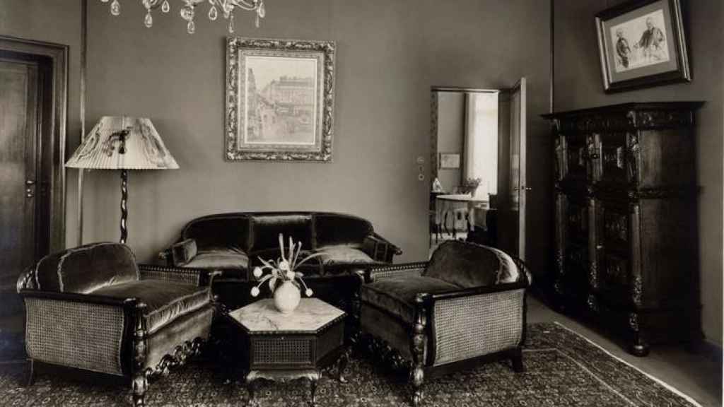 El cuadro de Pissarro en el salón de la abuela Lilly Cassirer, antes de dejar Berlín, en 1933.