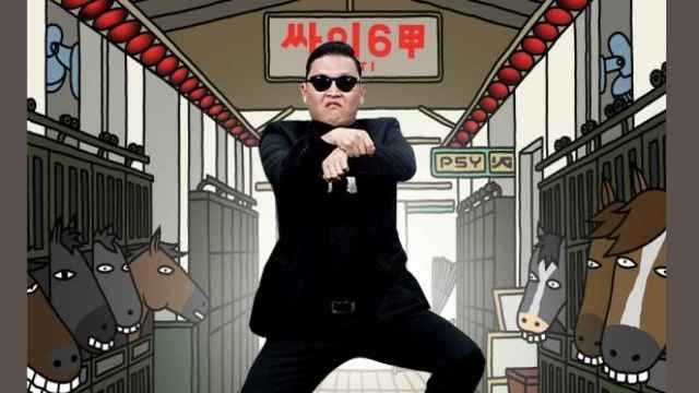 Psy, al galope en Gangnam Style