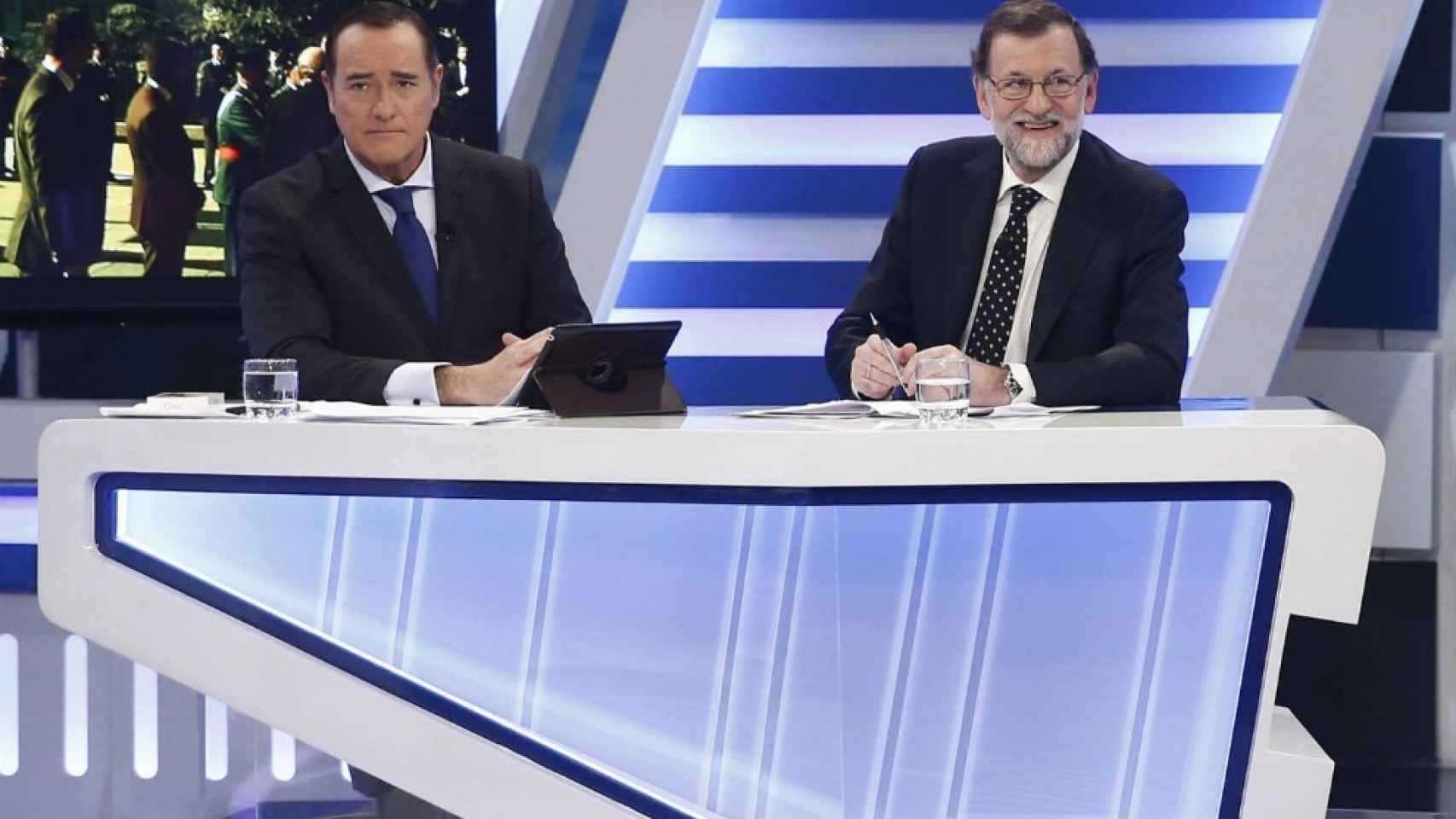 Antonio Jiménez durante una entrevista a Mariano Rajoy en 'El Cascabel'.