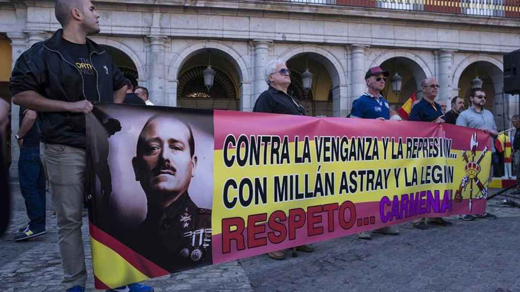 Manifestación en la Puerta del Sol de Madrid contra Manuela Carmena