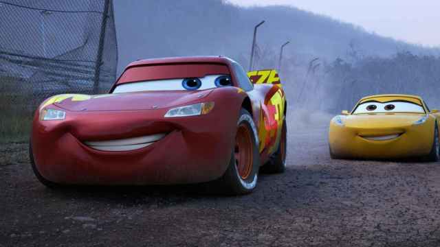 Fotograma de Cars 3 con los dos protagonistas.