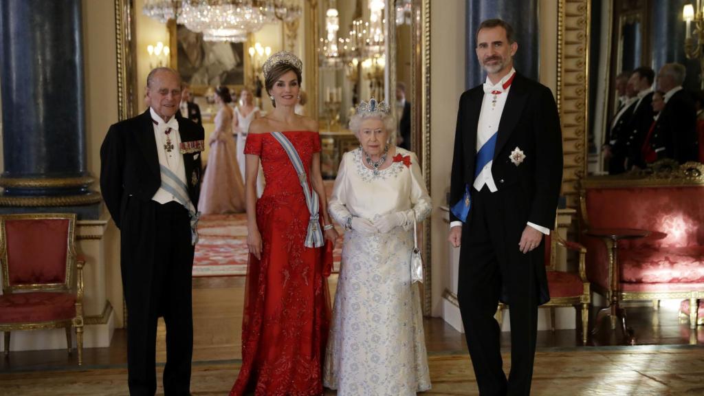 Letizia confió en Felipe Varela para la cena de gala, el momento más esperado de la visita a Inglaterra