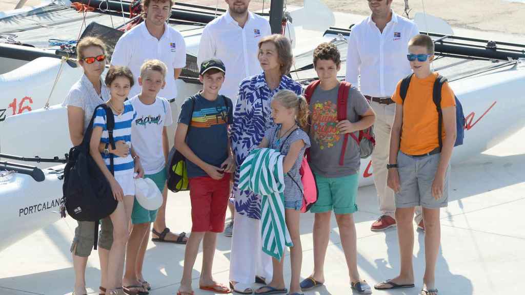 La reina Sofía con sus nietos en Mallorca.