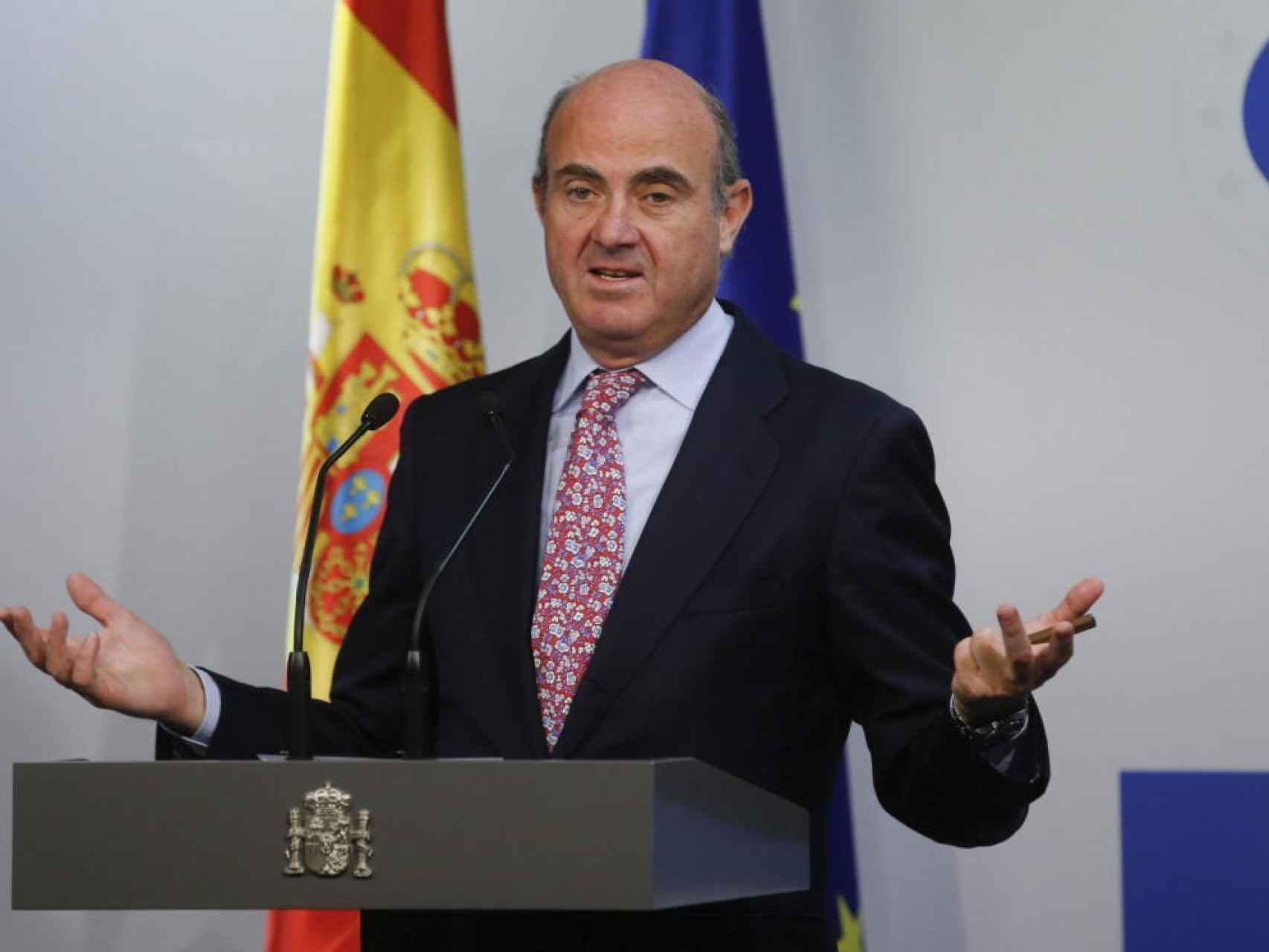 El ministro de economía, Luis de Guindos en una comparecencia.