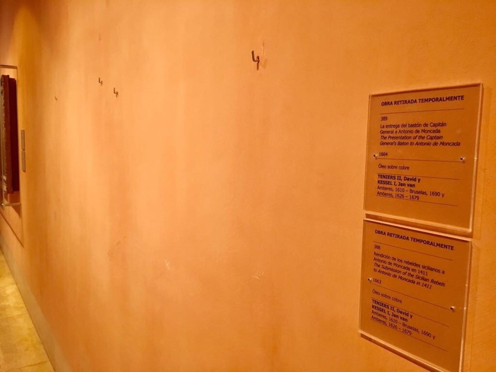 Chapuza” y “dejadez” en el Thyssen: el museo deja a la vista sus alcayatas