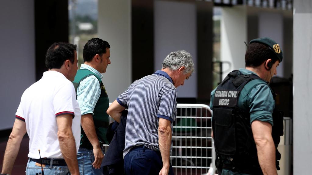 Momento en que Villar llega al edificio de la Federación en Las Rozas REUTERS/Juan Medina