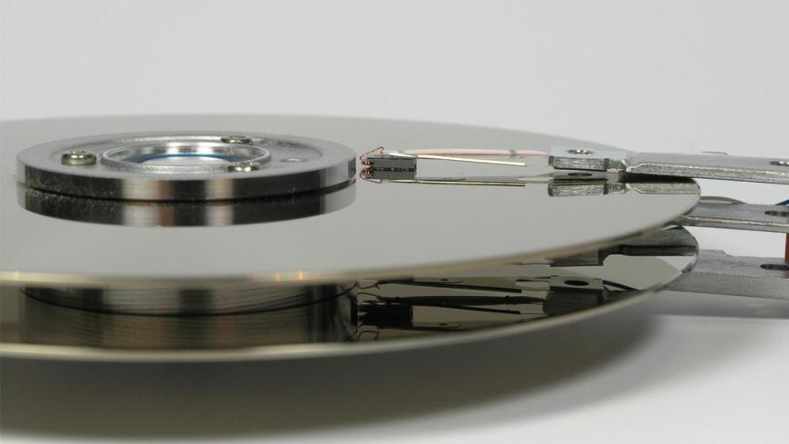 Discos duros de cristal: la clave para romper la barrera de los 20 TB
