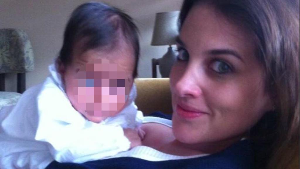 Cayetana y Mara, la viuda e hija de Iván Fandiño.