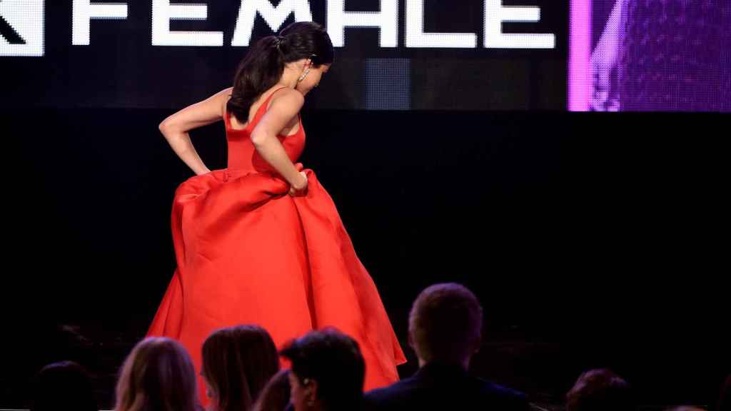Selena Gomez con el vestido de Prada en los Music Awards de 2016. | Foto: Getty Images.