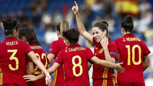 Las jugadoras de la selección española celebran un gol ante Portugal.