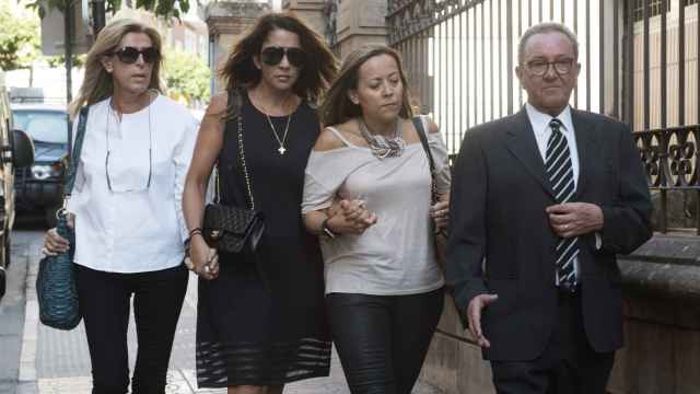 La viuda de Miguel Blesa llega a la misa funeral celebrada en Linares