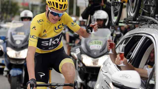 Froome, durante la última jornada del Tour de Francia 2017, celebrando su victoria.