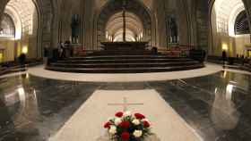 Interior de la basílica del Valle de los Caídos, con la tumba de Franco.